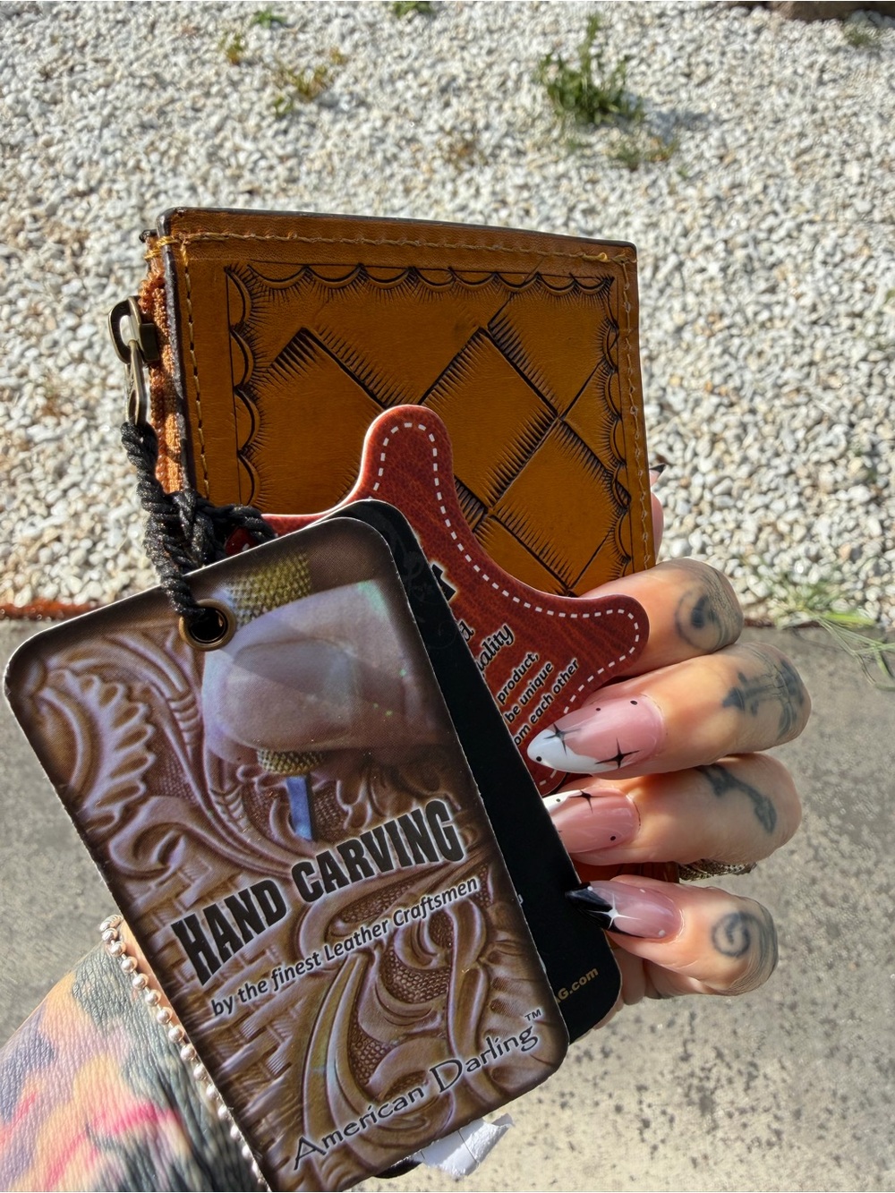 American Darling Handpainted Floral Tooled Leather Card Wallet in Tan and Red - Picture 3 of 3